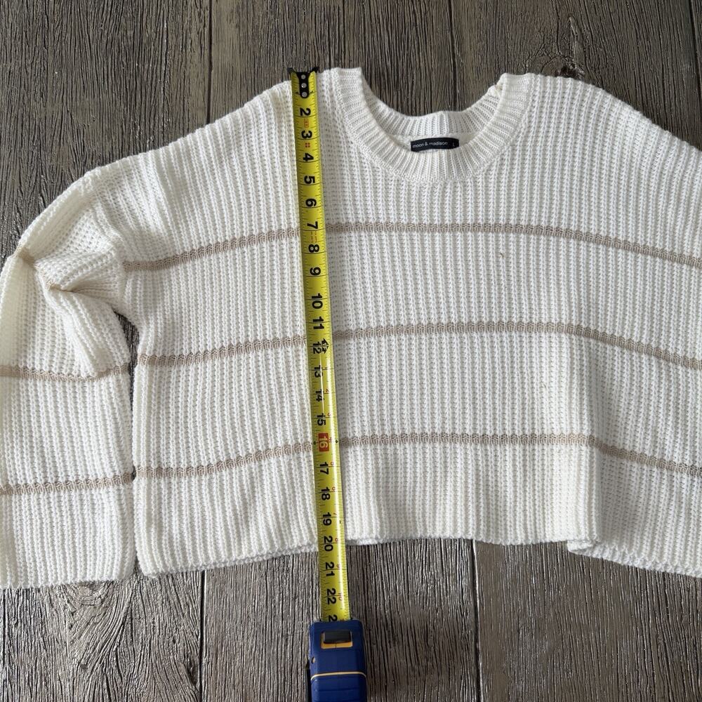 Moon & Madison Ivory Gray Cropped Oversized Sweater Size Large - Picture 2 of 5